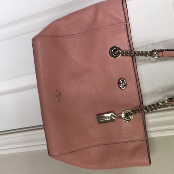 Women’s Coach Pebbled  leather tote . Silver tone  chain link handle. - Picture 11 of 16